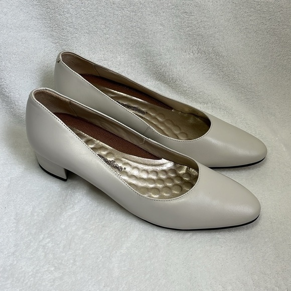 Walking Cradles Women’s Heels Size 7.5N - Picture 3 of 8